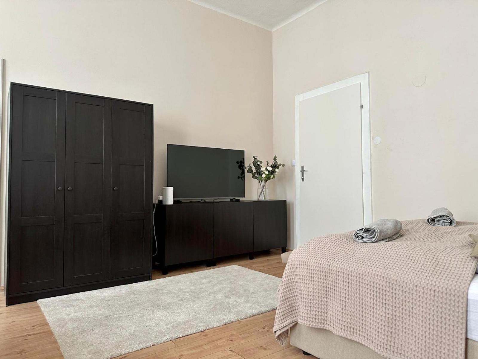 Spacious Apartment, 3 Min To U6 Metro Bécs Kültér fotó