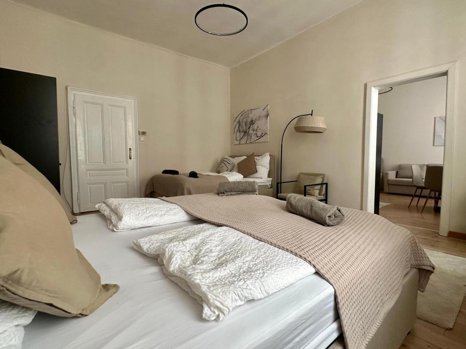 Spacious Apartment, 3 Min To U6 Metro Bécs Kültér fotó