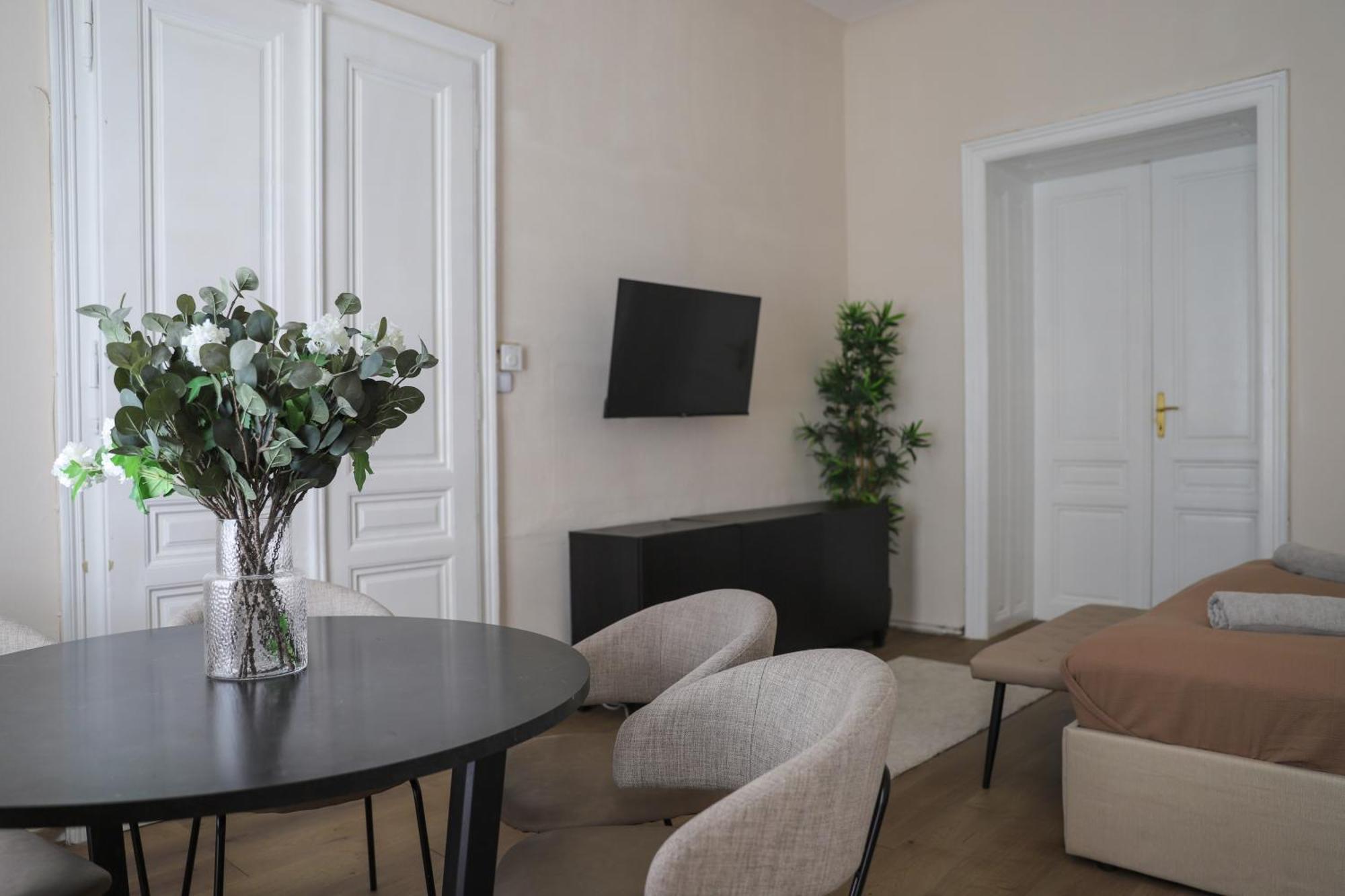 Spacious Apartment, 3 Min To U6 Metro Bécs Kültér fotó